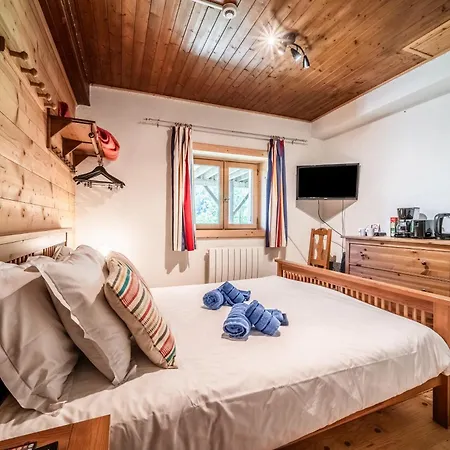 Elisthur Nocleg ze śniadaniem 3*